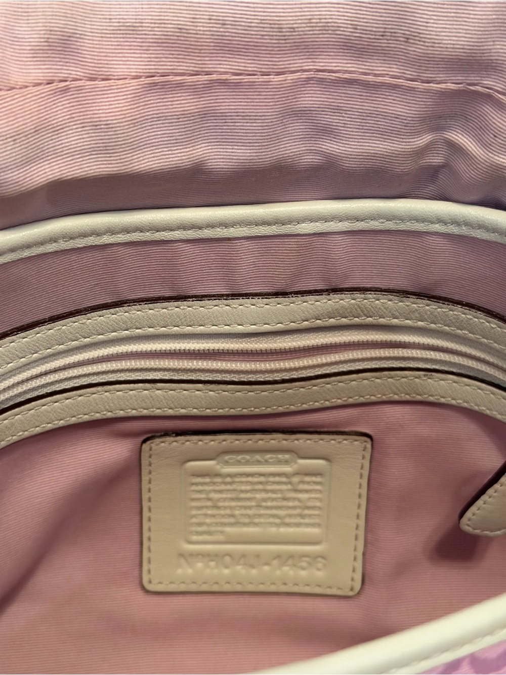 Vintage Y2K Coach Pink and Cream Shoulder Bag with Gold Hardware - Picture 5 of 10